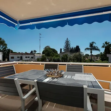 Apartment Stunning Metres From The - Rdr222 *